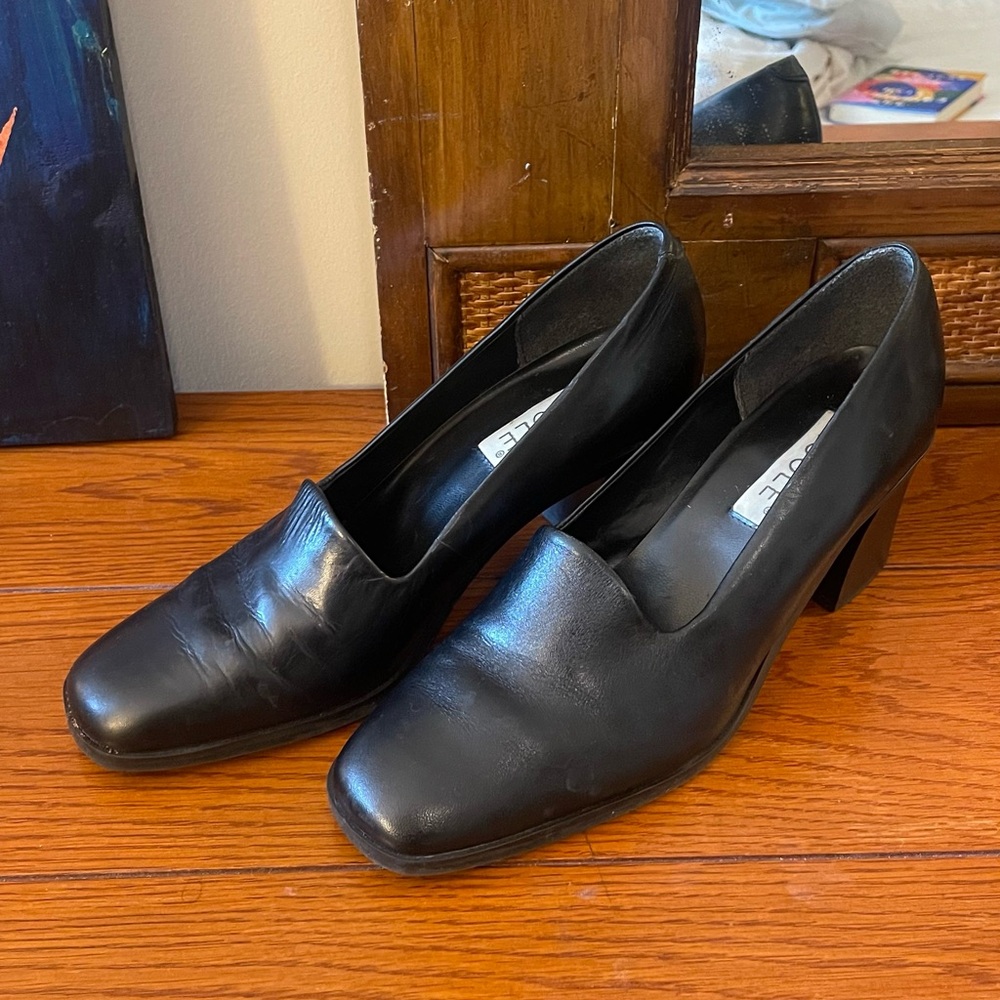 Vintage chunk black pumps
